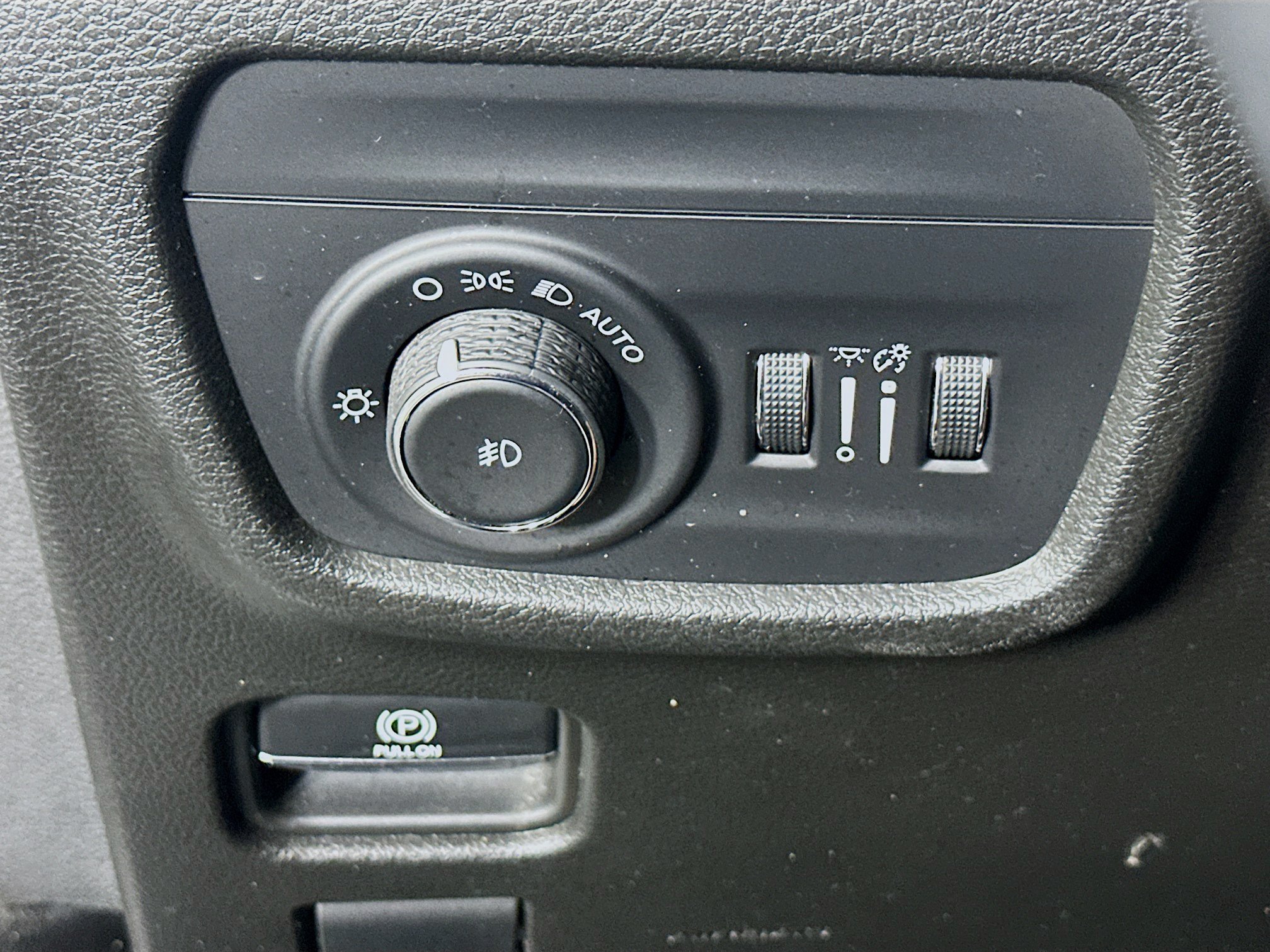 Used 2023 Jeep Grand Cherokee Limited RWD image 17