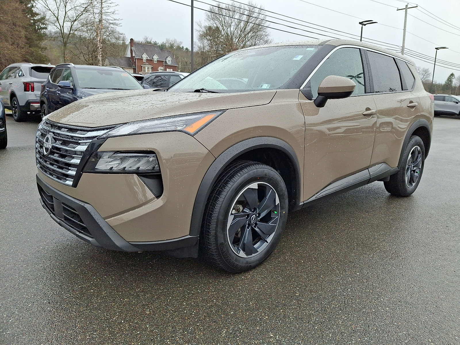 Used 2025 Nissan Rogue SV image 3