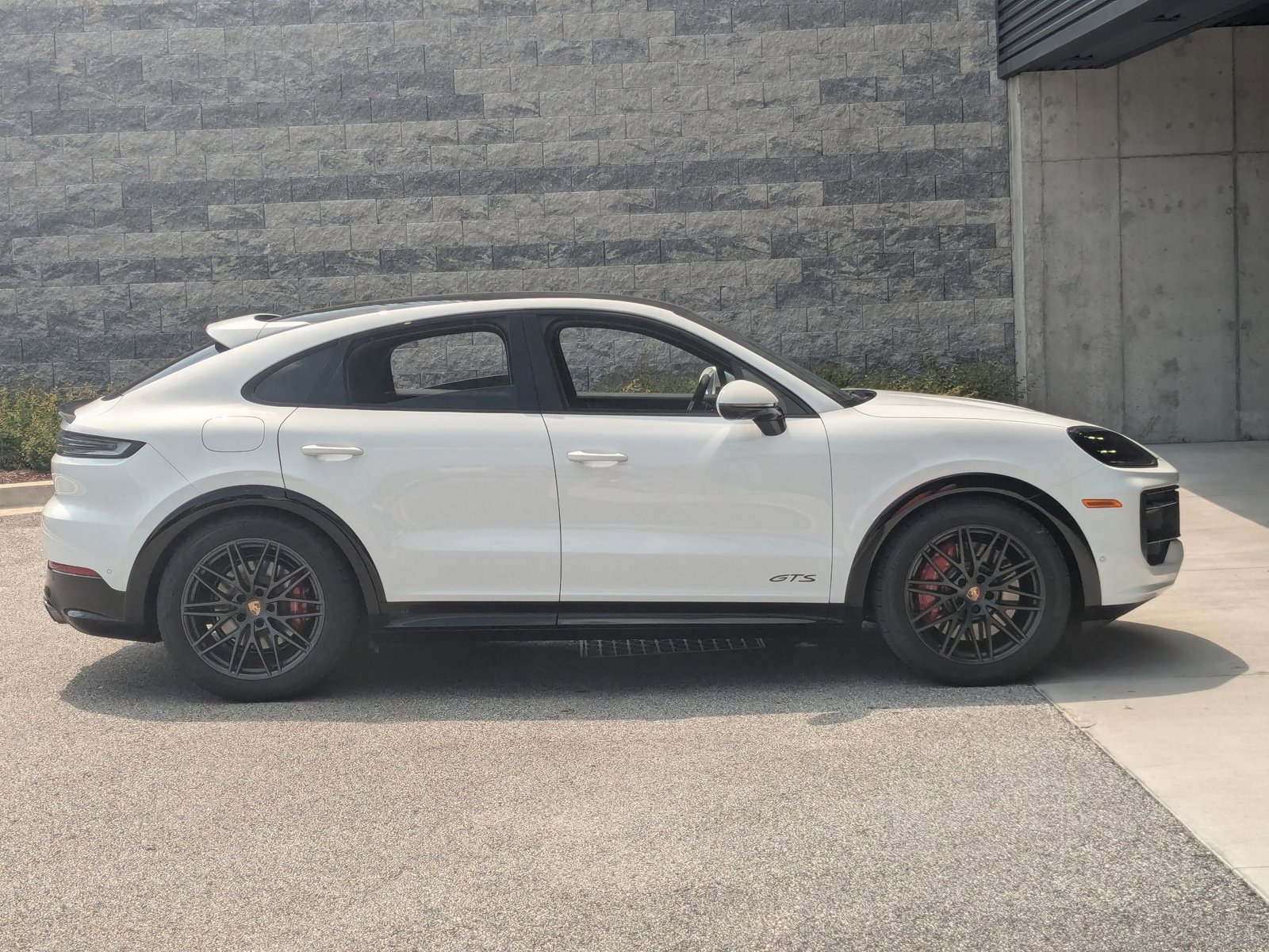 New 2025 Porsche Cayenne GTS image 8