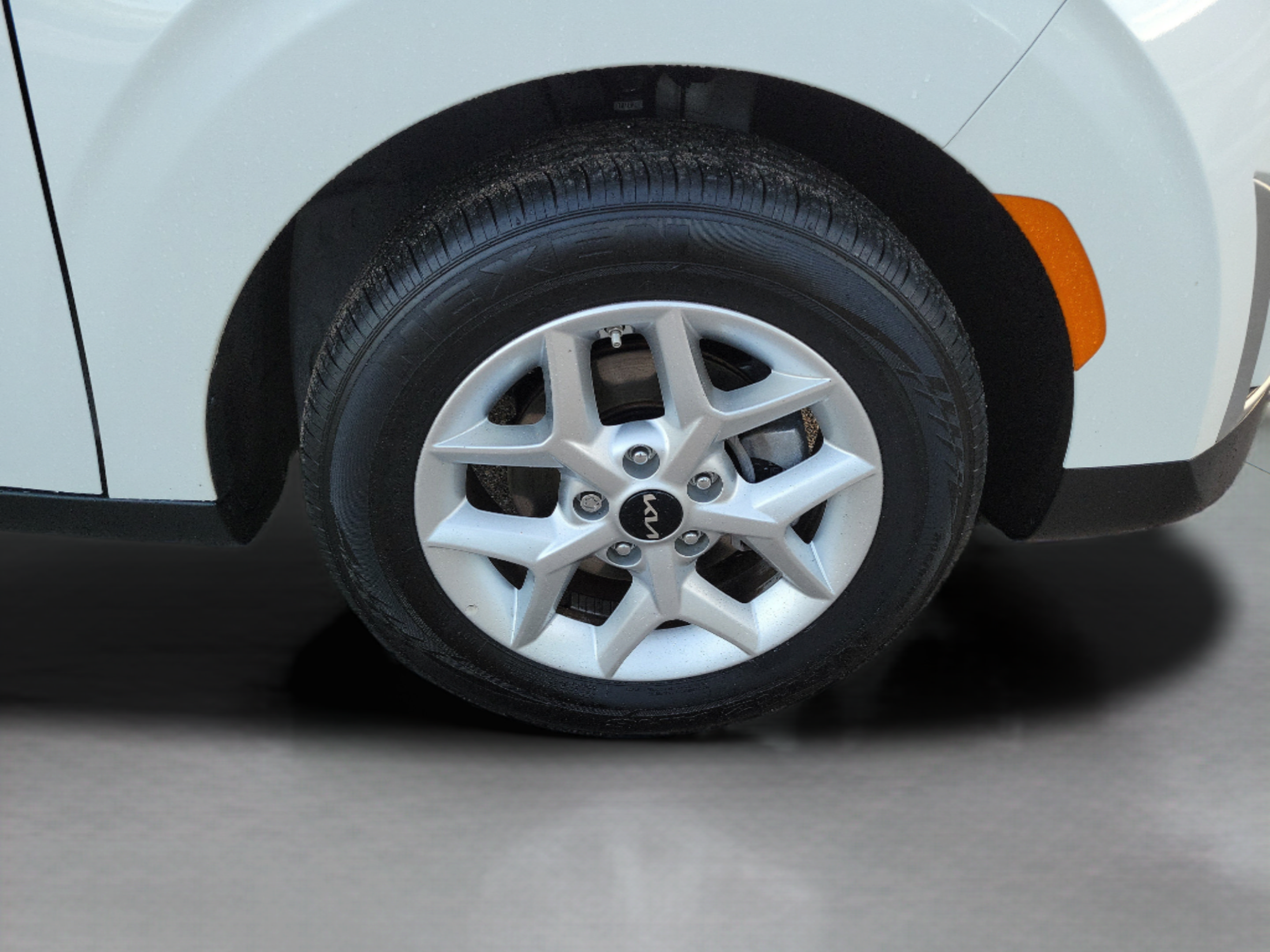 Certified 2025 Kia Soul LX w/ LX Technology Package FWD image 29