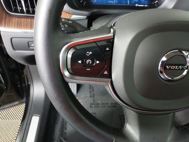 Used 2023 Volvo XC60 B5 Plus image 31