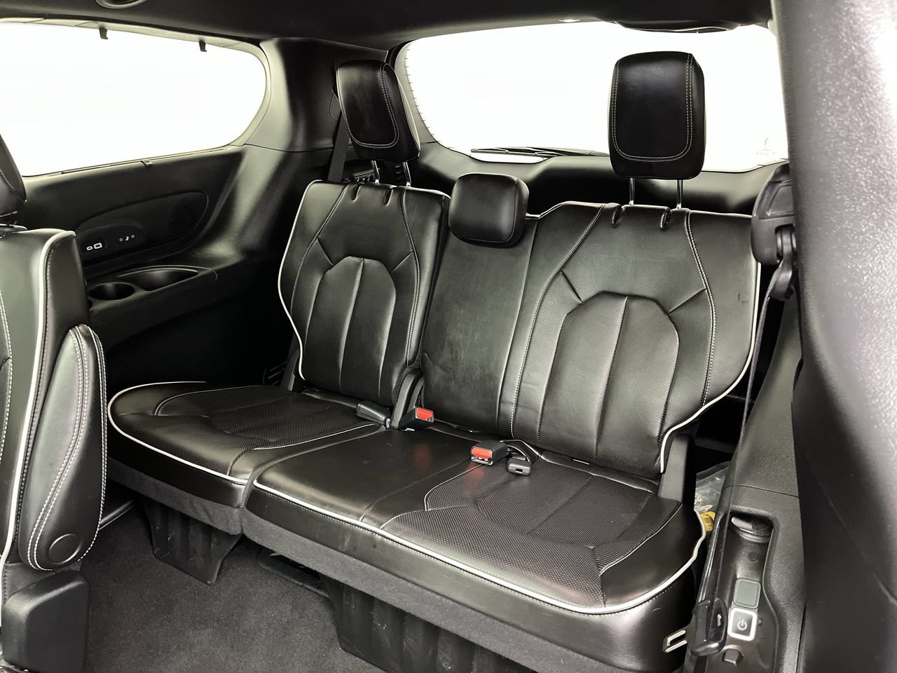 Used 2022 Chrysler Pacifica Limited w/ S Appearance Package FWD image 14