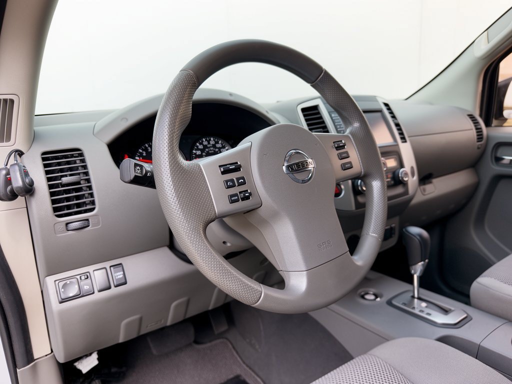 Used 2020 Nissan Frontier SV RWD image 4