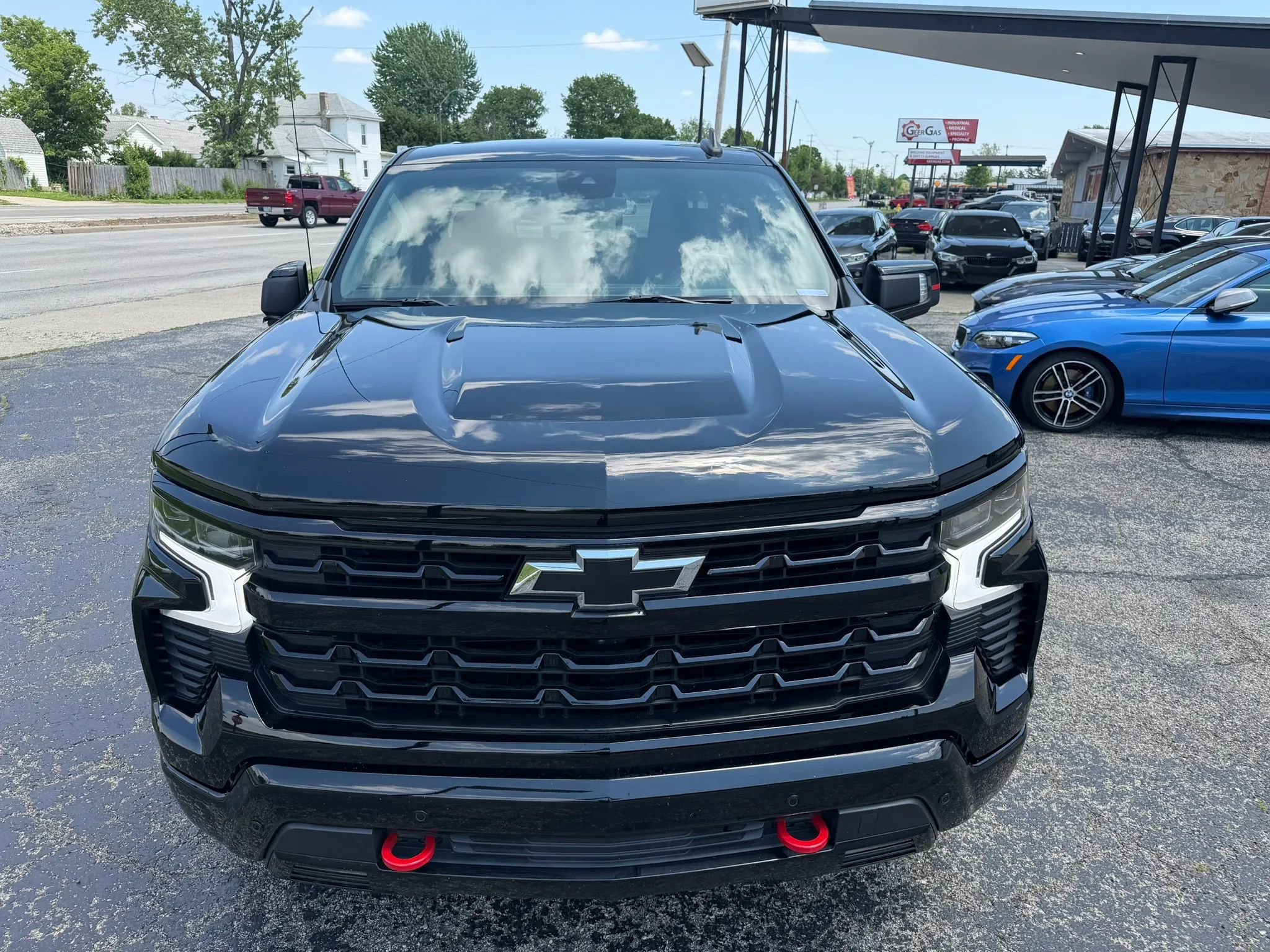 Used 2024 Chevrolet Silverado 1500 RST w/ Redline Edition AWD/4WD image 2