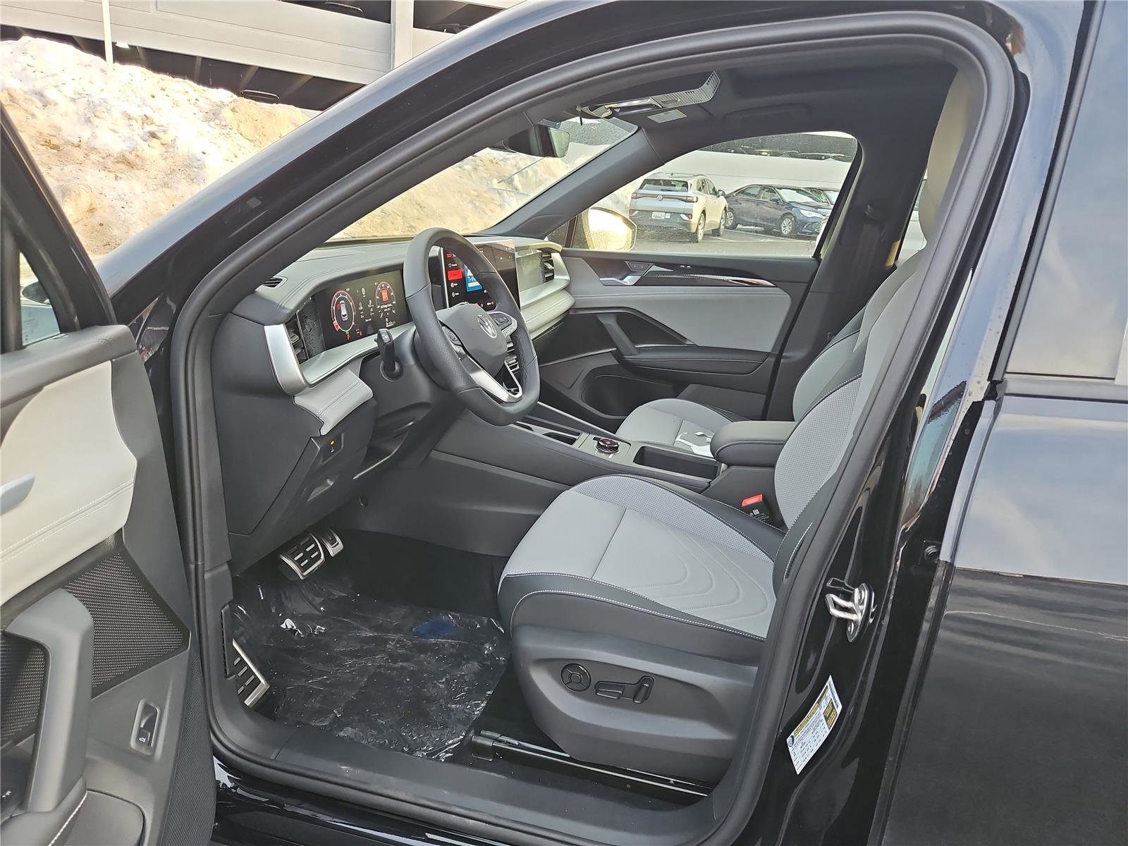 New 2026 Volkswagen Tiguan SE R-Line image 14