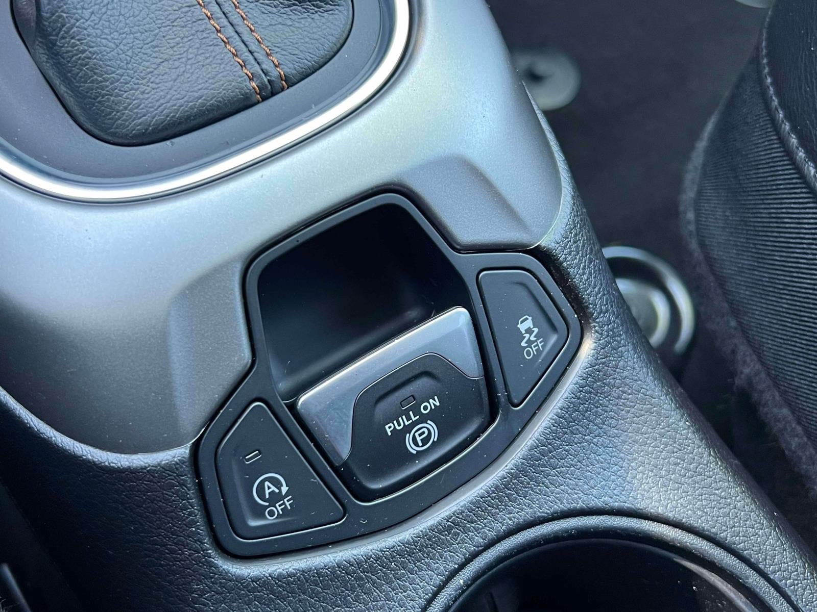 Used 2019 Jeep Compass Latitude w/ Cold Weather Group AWD/4WD image 11