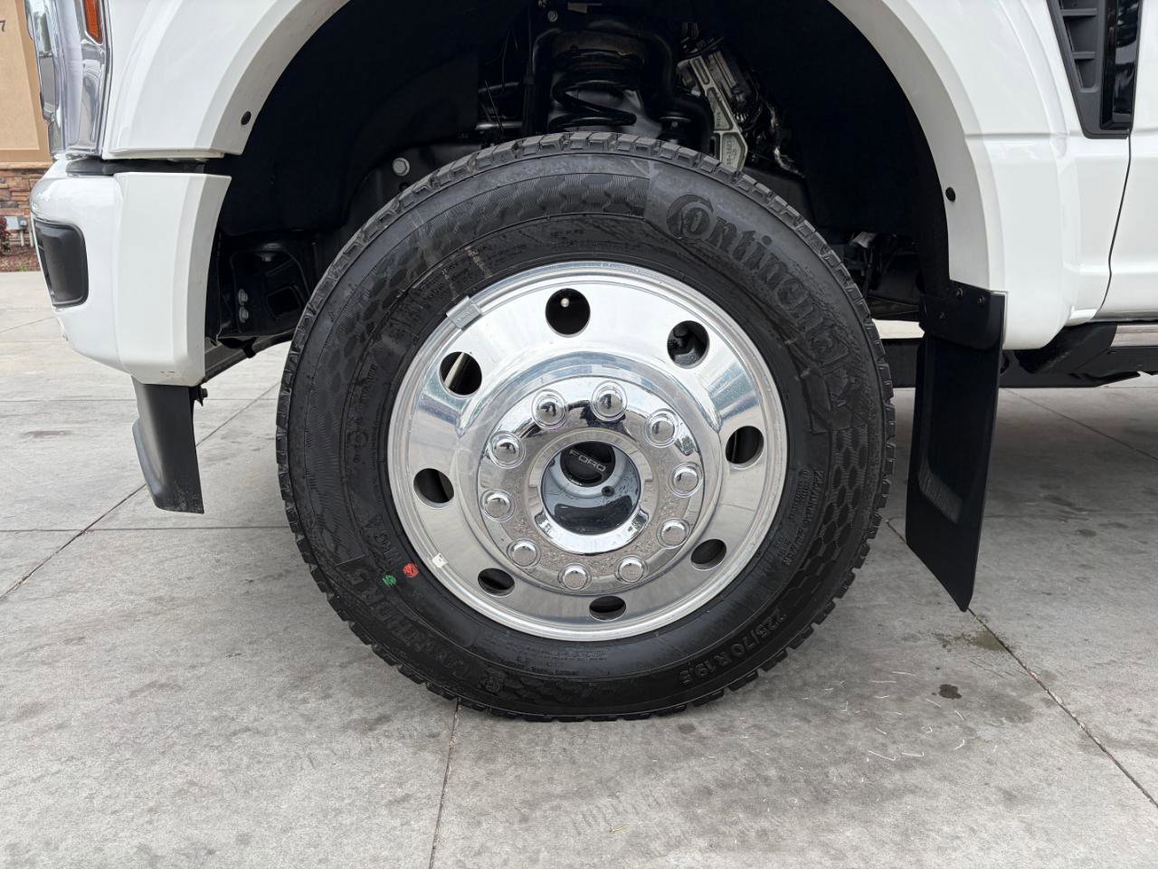 Used 2025 Ford F450 Platinum w/ Camper Package image 30