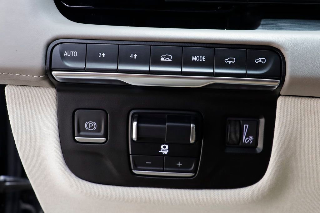 Used 2024 Cadillac Escalade Sport Platinum w/ LPO, ONYX Package image 15