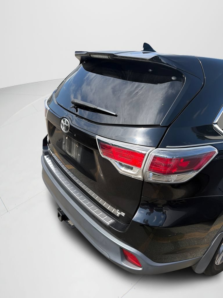 Used 2016 Toyota Highlander Plus FWD image 3