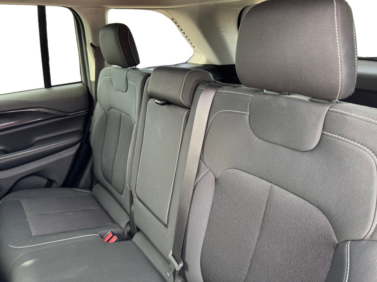 Used 2023 Jeep Grand Cherokee Laredo w/ Luxury Tech Group I RWD image 16