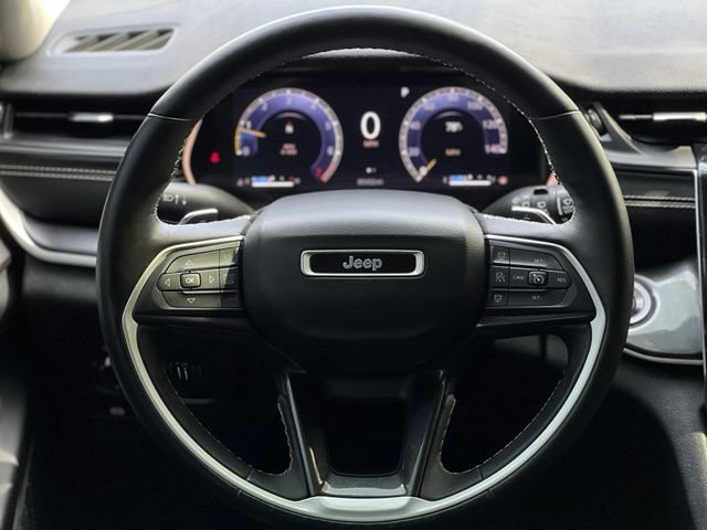 Used 2021 Jeep Grand Cherokee L Laredo w/ Luxury Tech Group I AWD/4WD image 32