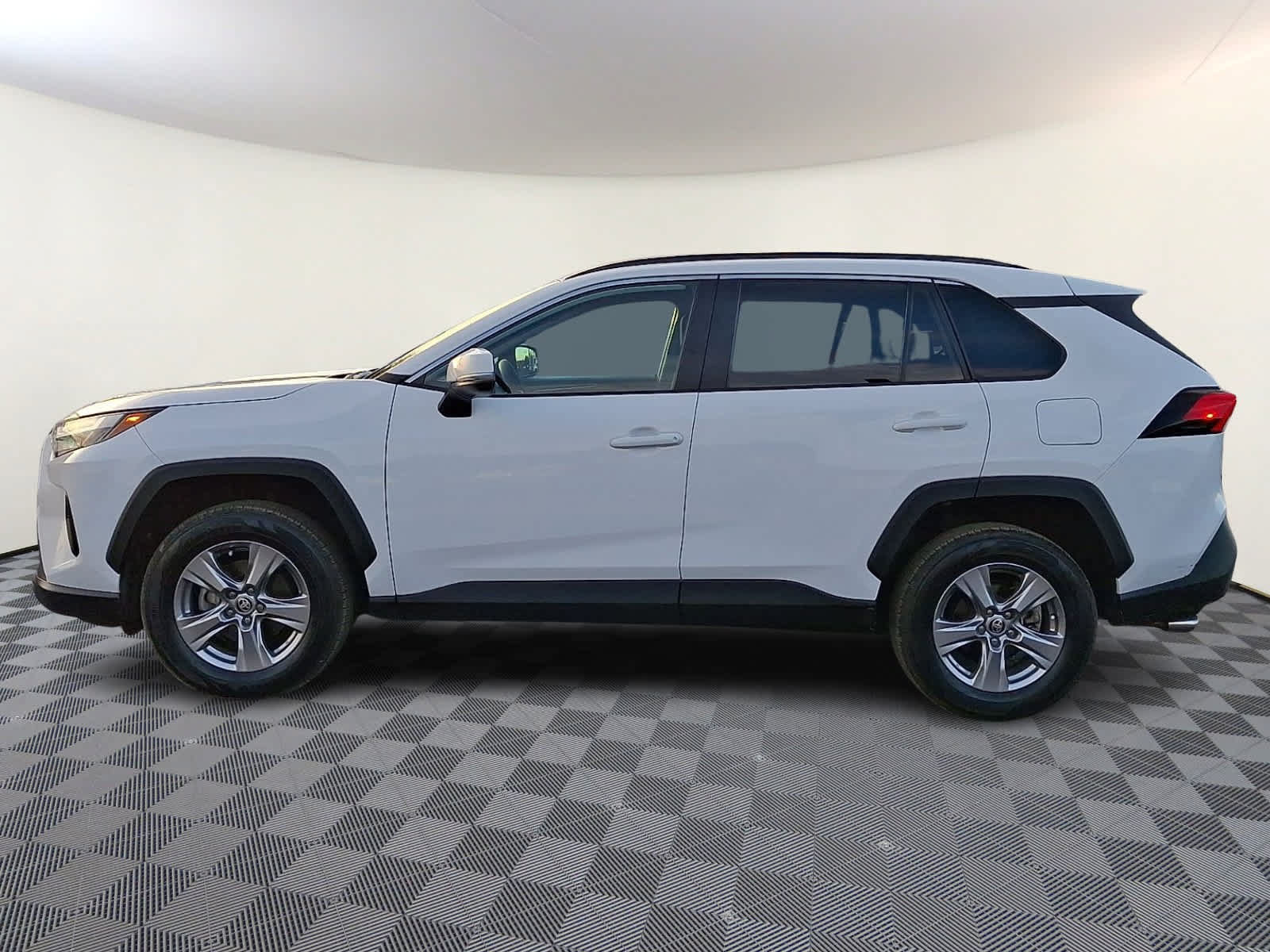 Used 2024 Toyota RAV4 XLE w/ Convenience Package AWD/4WD image 9