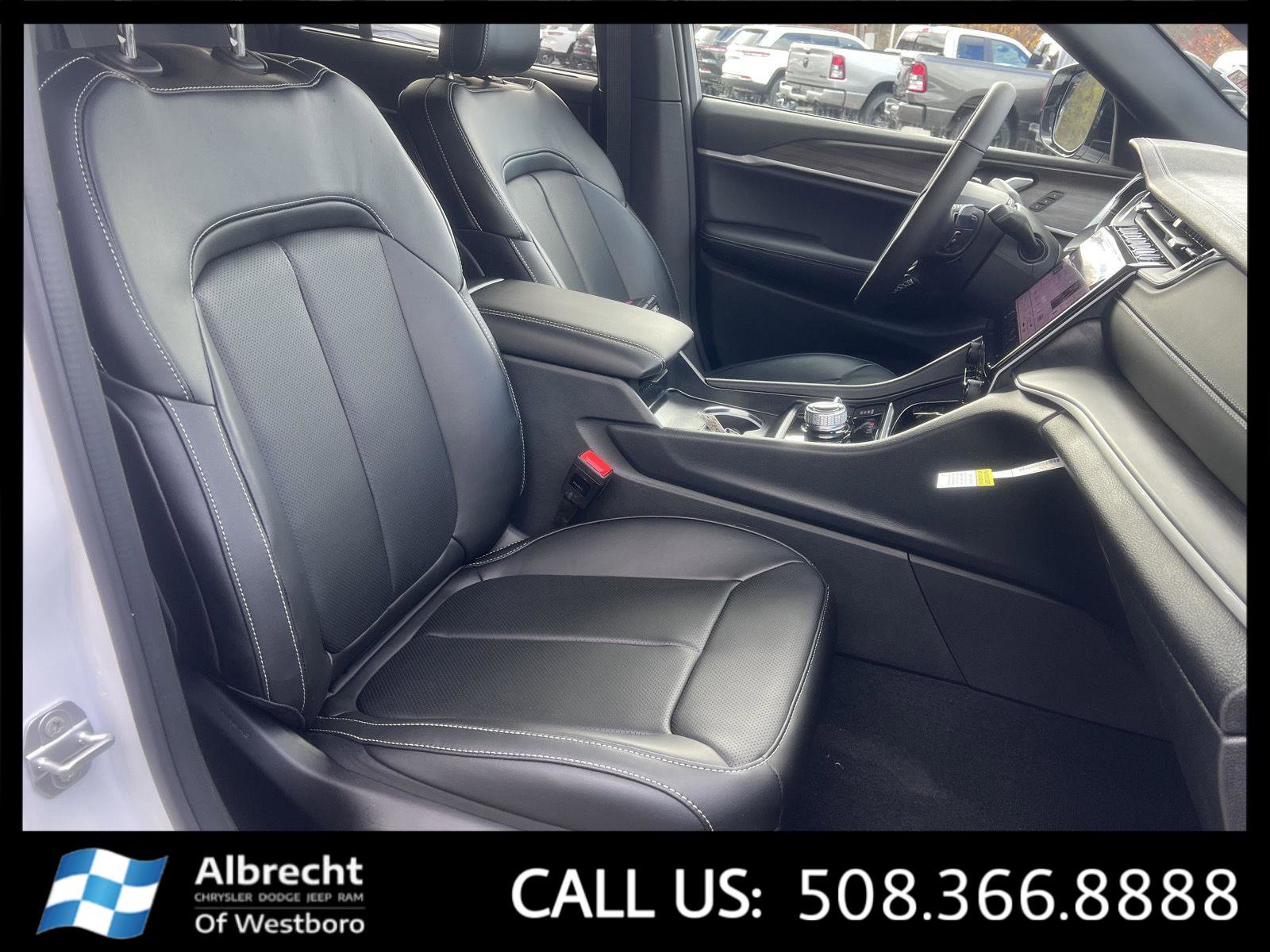 New 2025 Jeep Grand Cherokee Limited w/ Luxury Tech Group II image 15