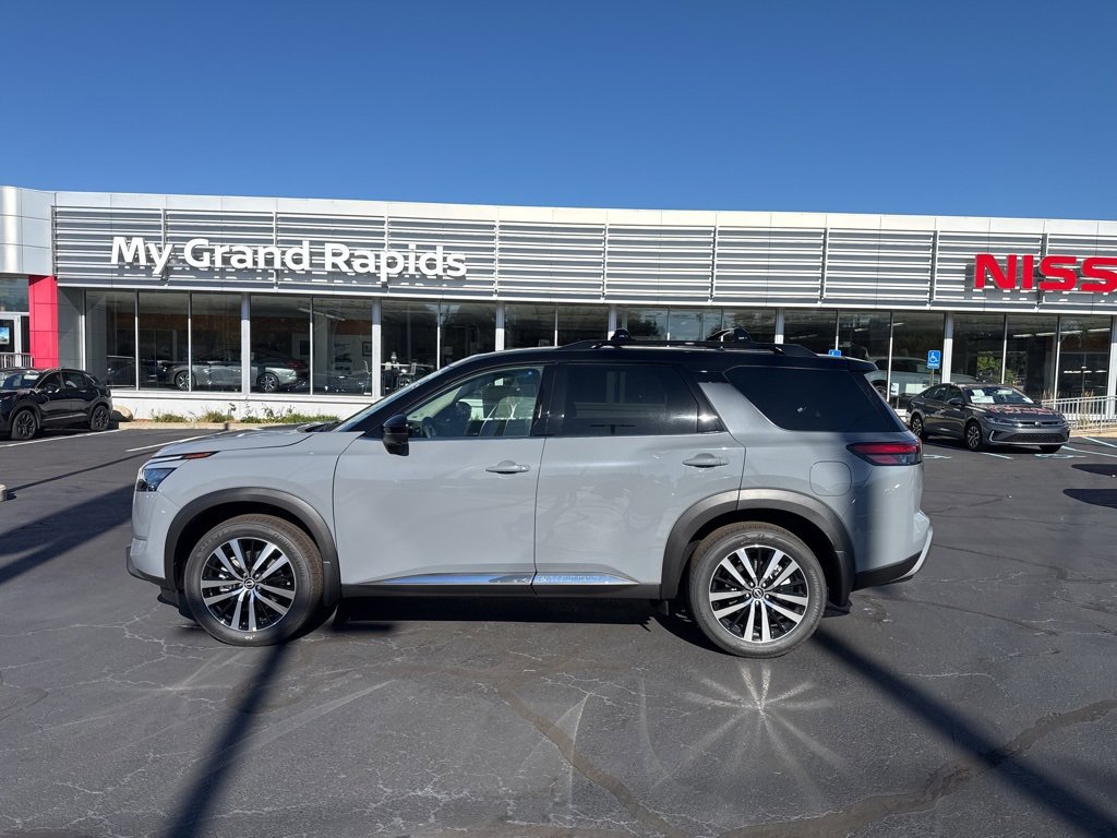 New 2025 Nissan Pathfinder Platinum w/ Black Appearance Package image 8