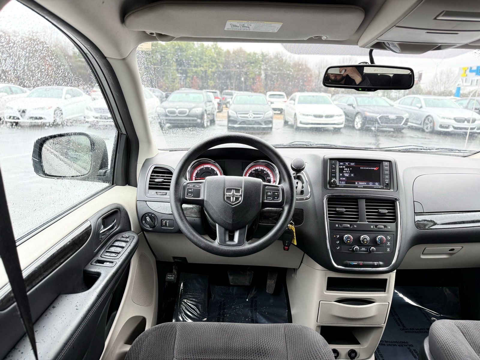 Used 2018 Dodge Grand Caravan SE w/ UConnect Hands-Free Group image 31