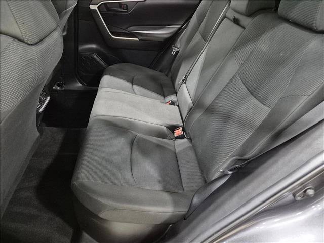 Used 2020 Toyota RAV4 LE AWD/4WD image 18