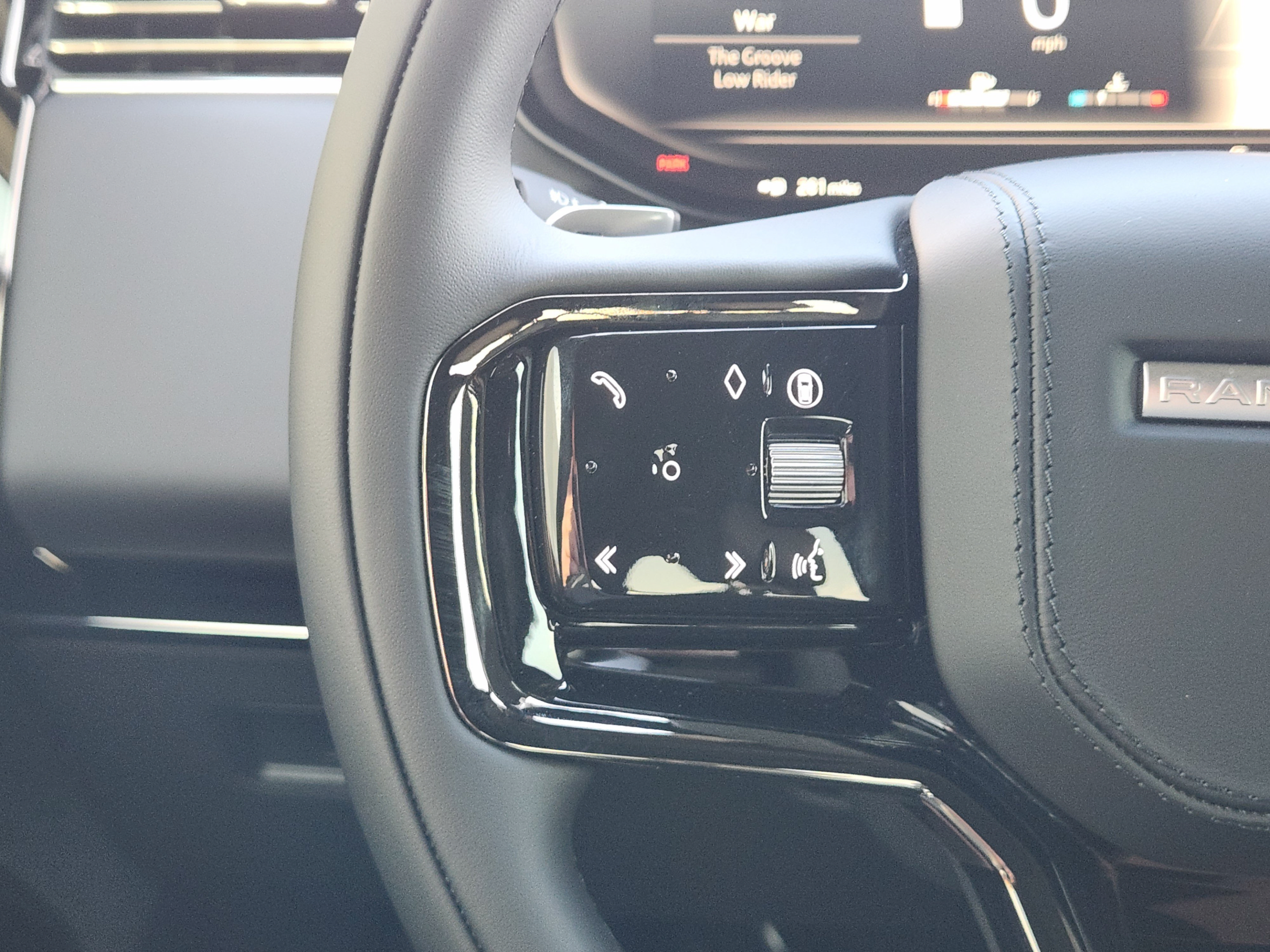 New 2026 Land Rover Range Rover Sport Dynamic SE AWD/4WD image 22