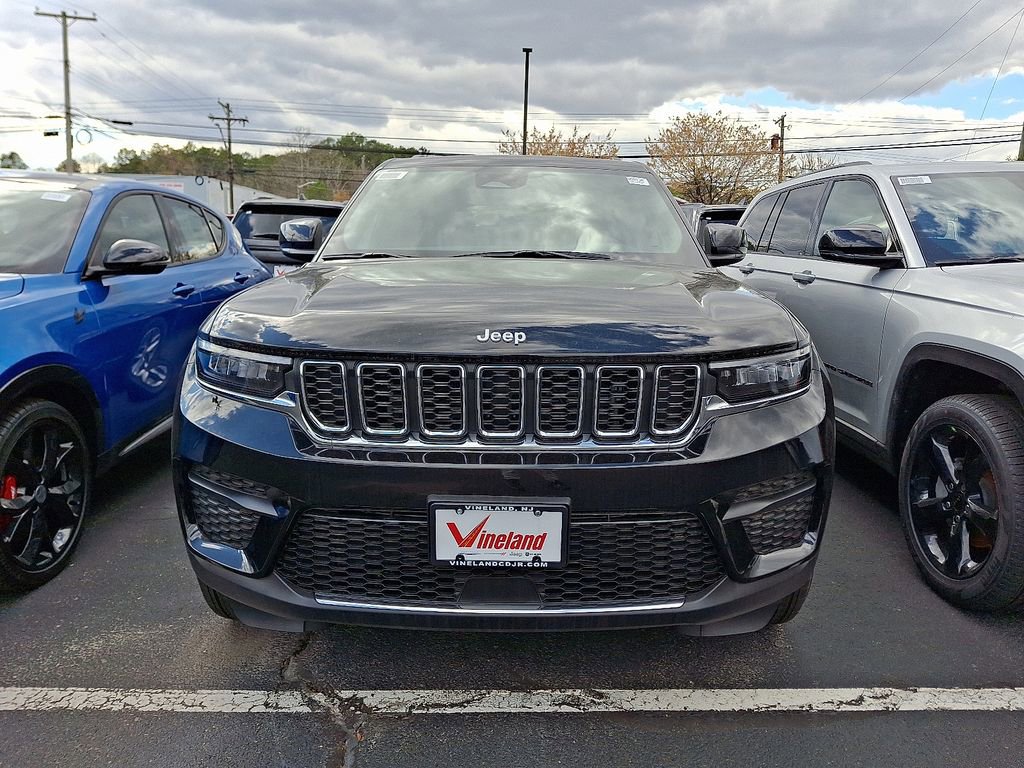 New 2025 Jeep Grand Cherokee Laredo X w/ Luxury Tech Group I image 2