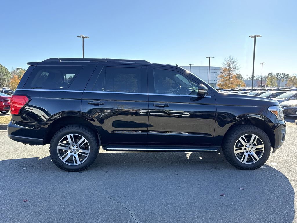 Used 2022 Ford Expedition XLT image 4