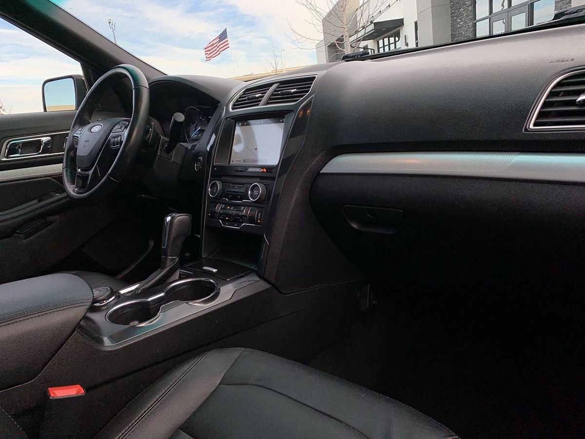 Used 2017 Ford Explorer XLT w/ Equipment Group 202A AWD/4WD image 36