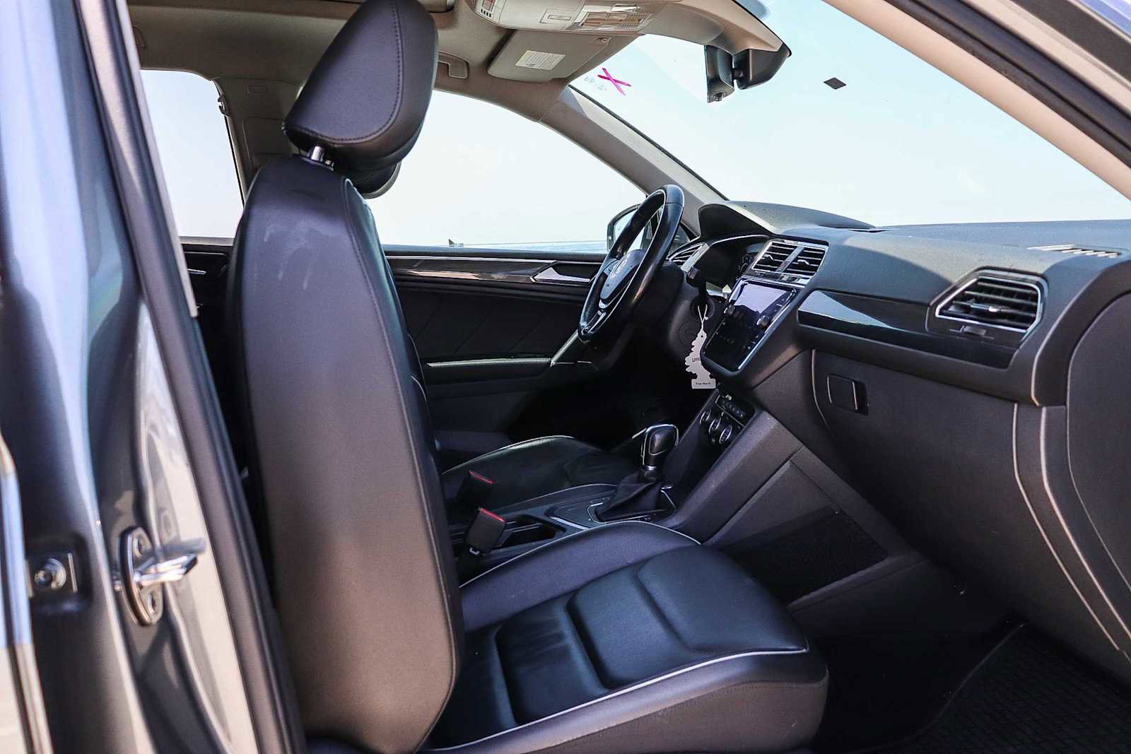 Used 2018 Volkswagen Tiguan SEL Premium FWD image 15