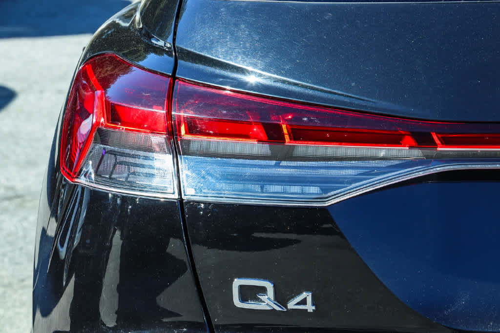 Used 2024 Audi Q4 e-tron Prestige AWD/4WD image 9
