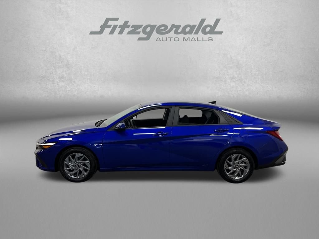 Used 2025 Hyundai Elantra Blue video 2