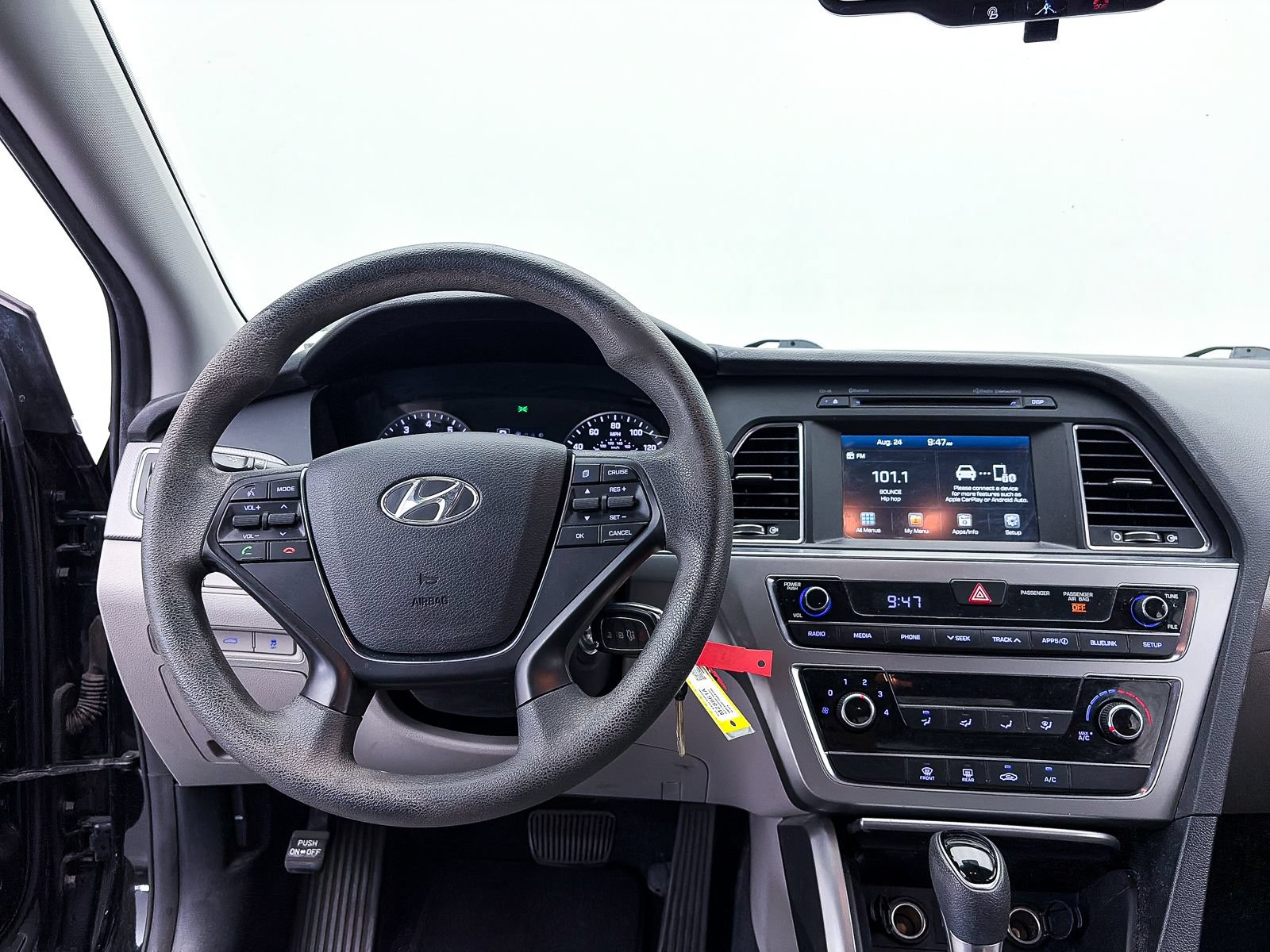 Used 2017 Hyundai Sonata SE FWD image 3