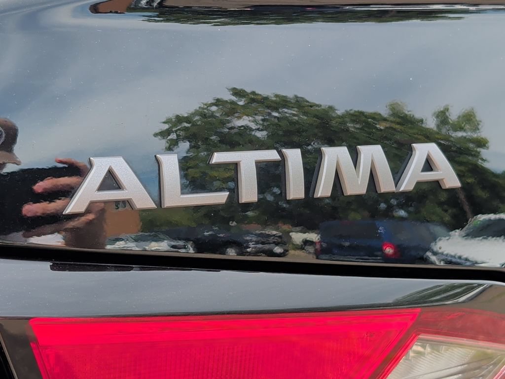 Used 2025 Nissan Altima 2.5 SV FWD image 41