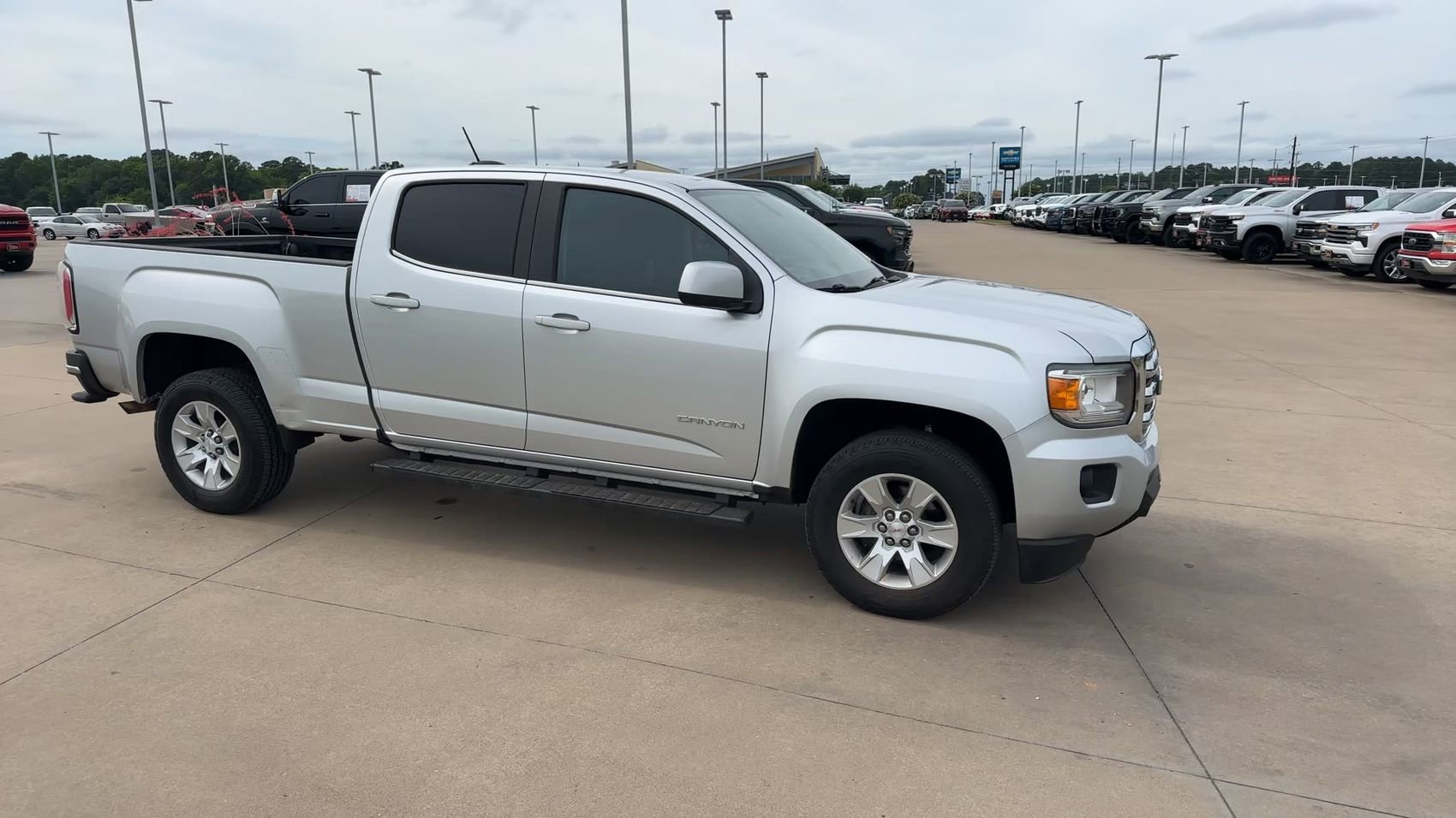 Used 2016 GMC Canyon SLE RWD image 2