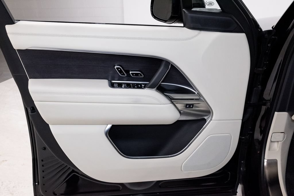 Used 2024 Land Rover Range Rover SE AWD/4WD image 9