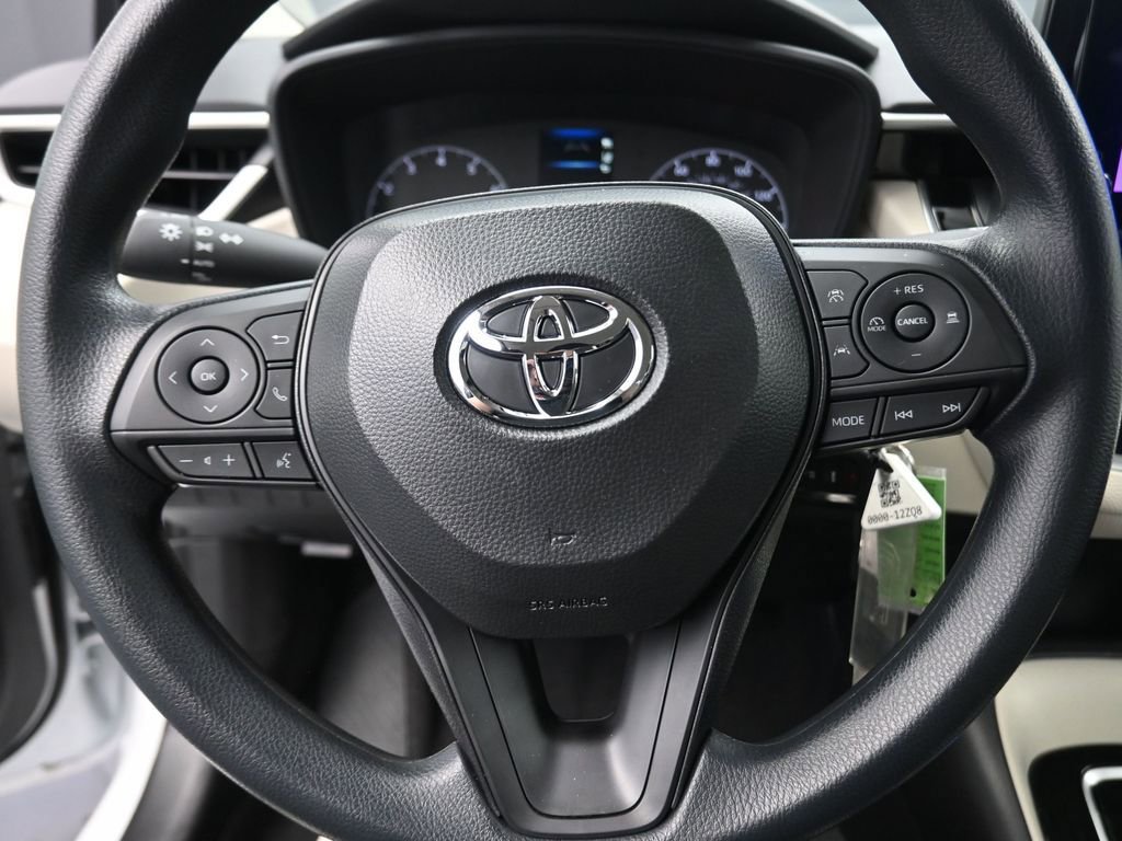 Used 2025 Toyota Corolla LE image 7