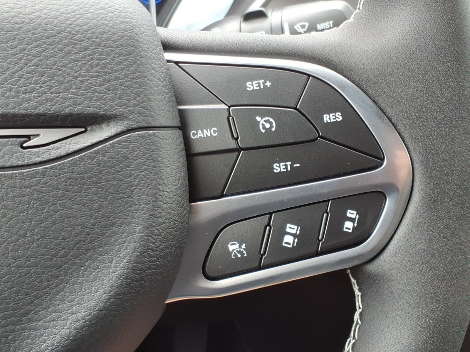 New 2027 Chrysler Pacifica Select AWD/4WD image 17