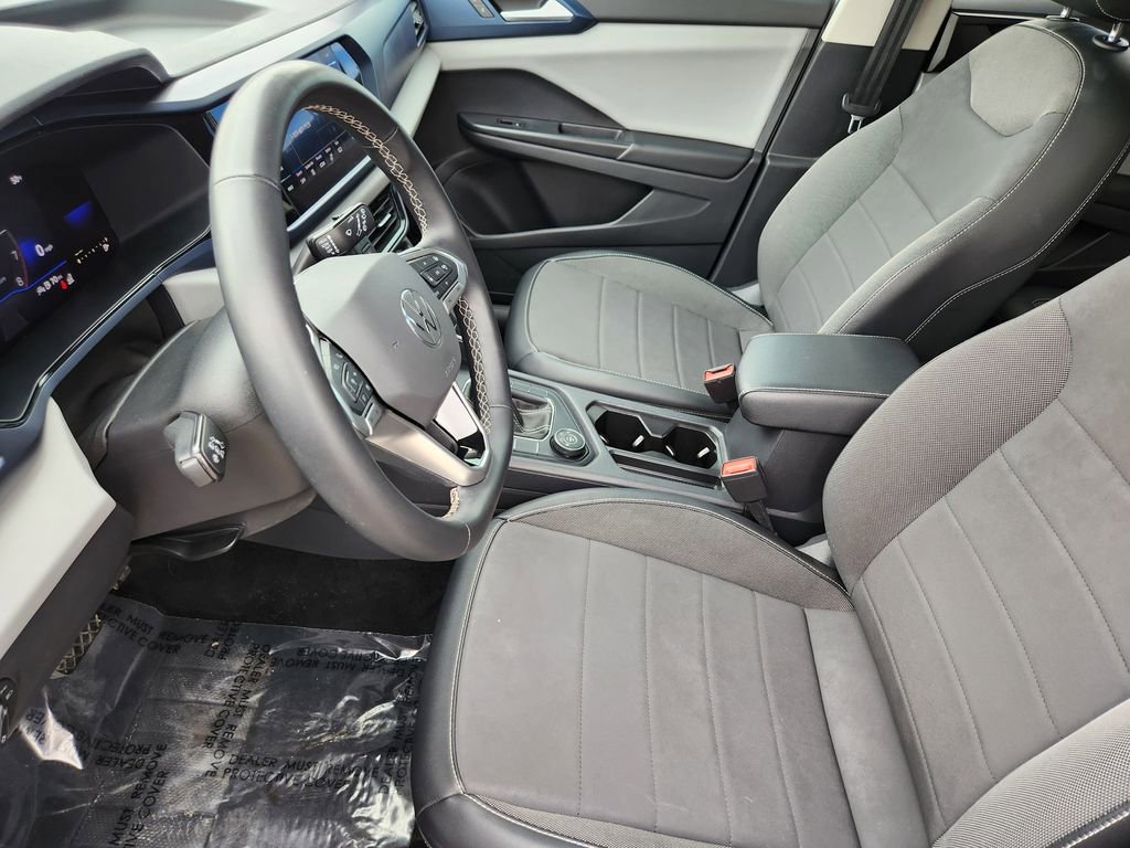 Used 2022 Volkswagen Taos SE image 3