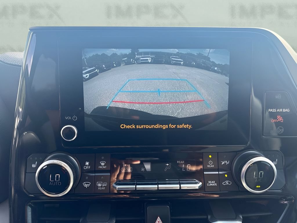 Used 2025 Toyota Highlander XLE AWD/4WD image 19