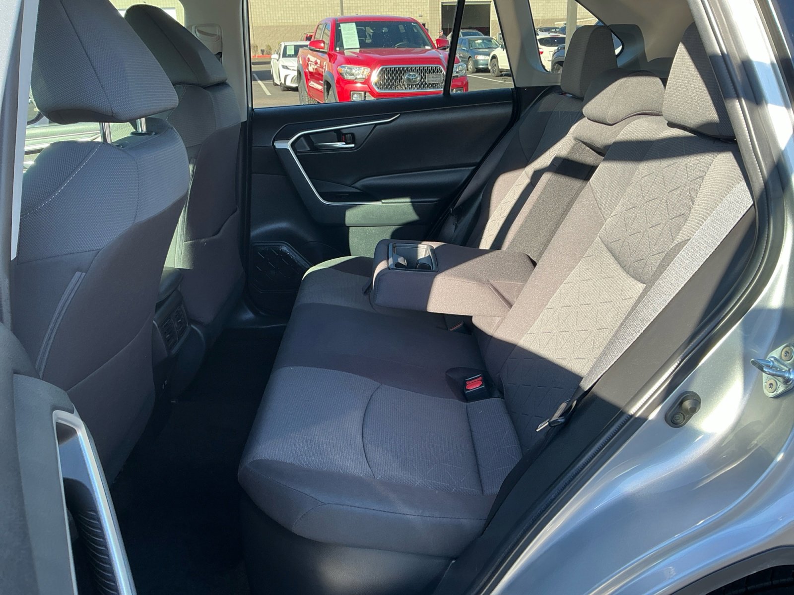 Used 2021 Toyota RAV4 XLE w/ Carpet Mat Package (TMS) image 17
