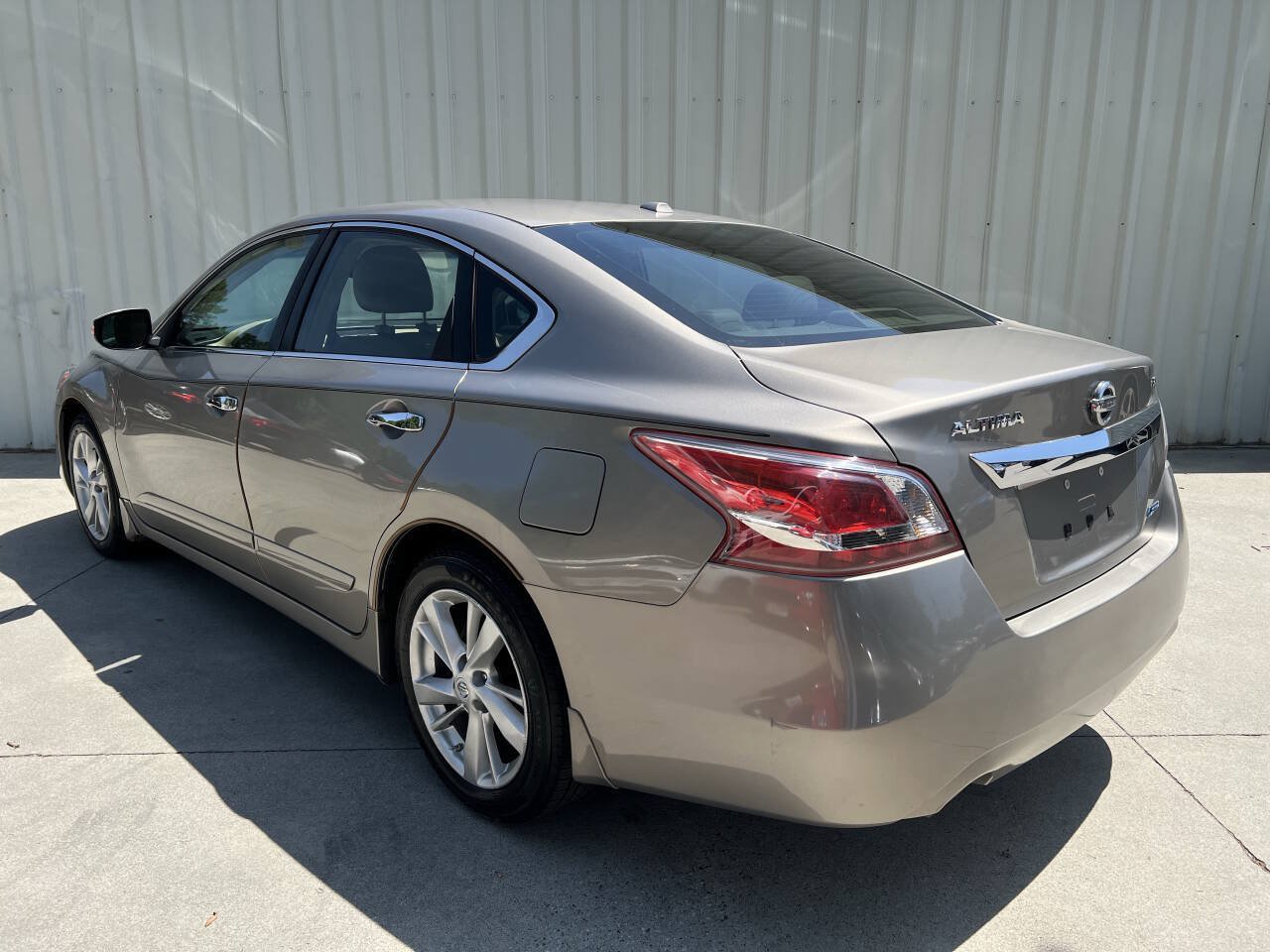 Used 2013 Nissan Altima 2.5 SL w/ Technology Pkg FWD image 5