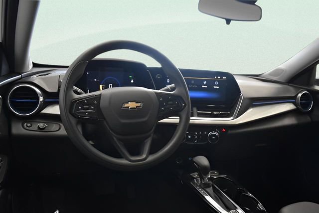 Used 2025 Chevrolet Trax LT image 24