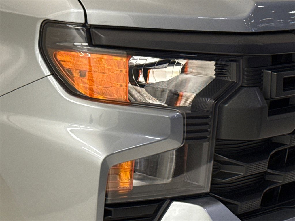 Used 2025 Chevrolet Silverado 1500 Custom Trail Boss w/ LPO, Dark Essentials Package image 5