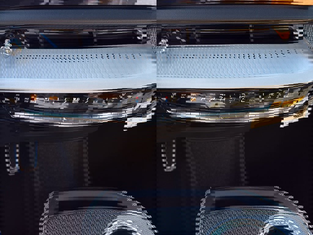 New 2026 Cadillac Optiq Luxury 1 image 16