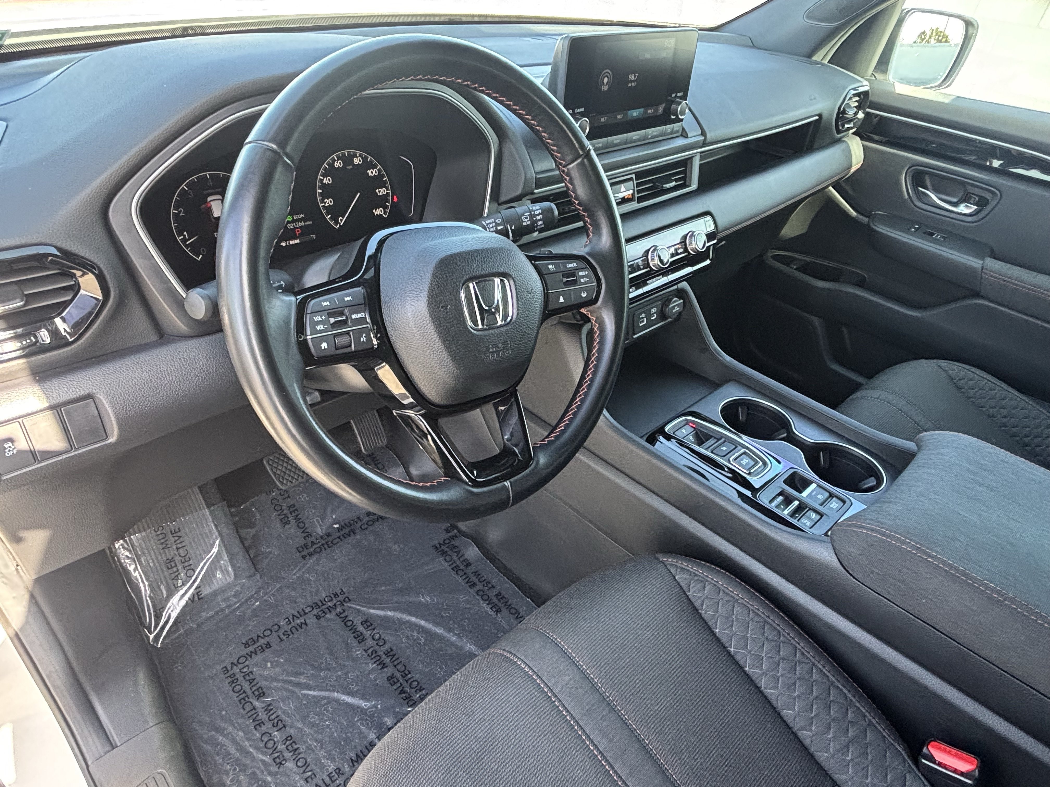 Used 2025 Honda Pilot Sport image 17