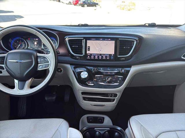 Used 2018 Chrysler Pacifica Limited image 33