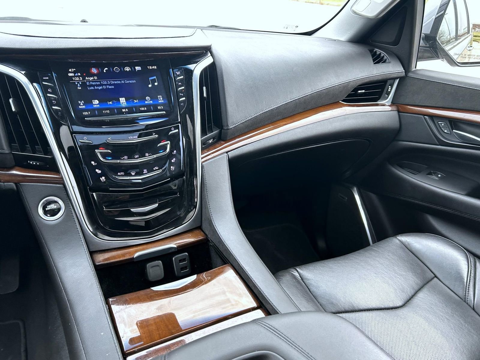 Used 2019 Cadillac Escalade Luxury AWD/4WD image 22