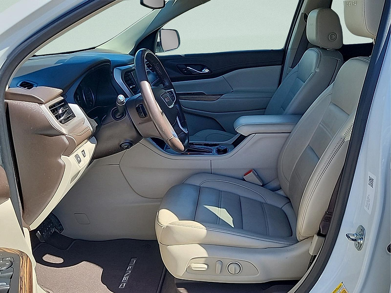 Used 2019 GMC Acadia Denali w/ Technology Package AWD/4WD image 14