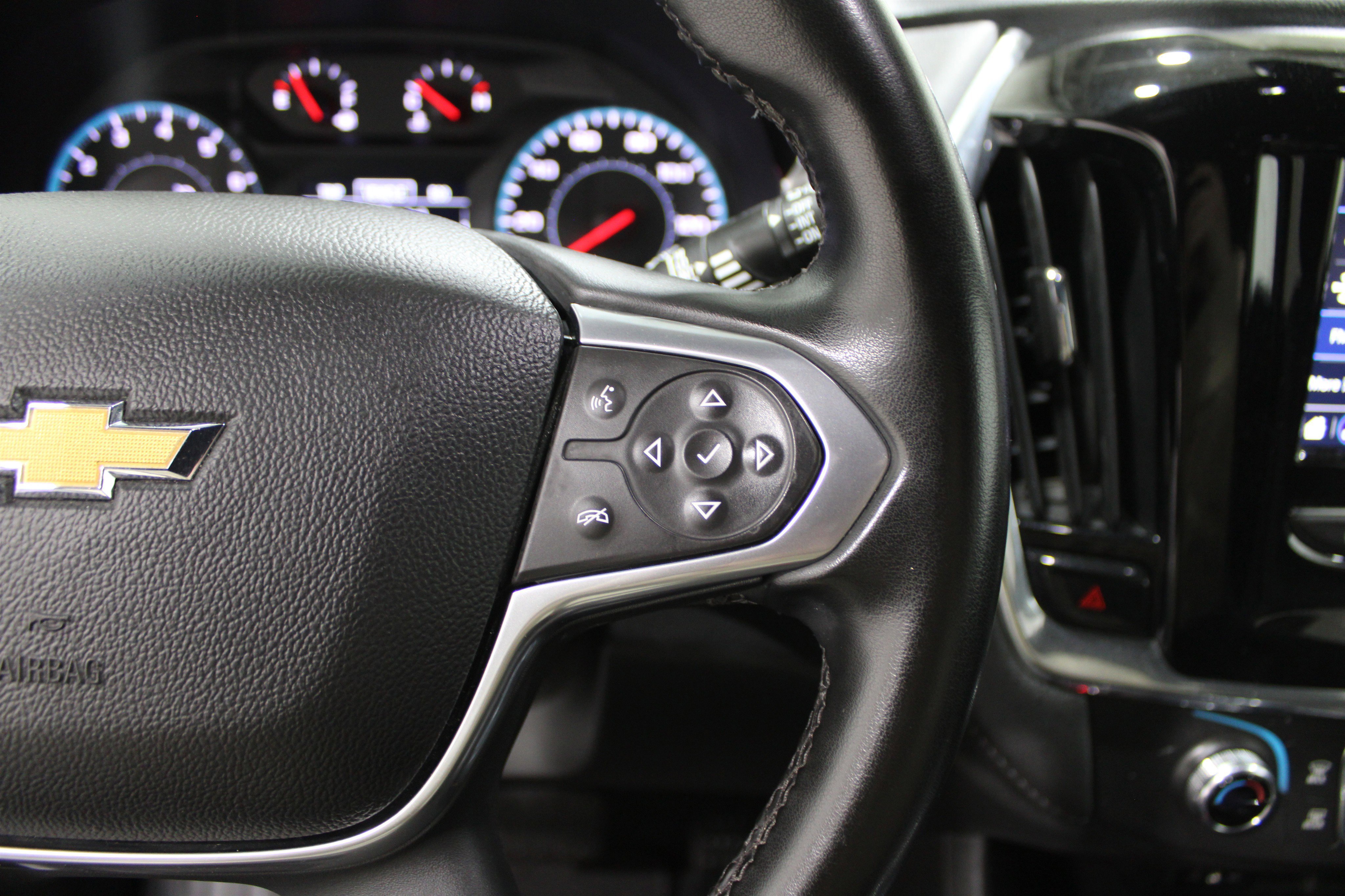 Used 2023 Chevrolet Traverse LT image 11