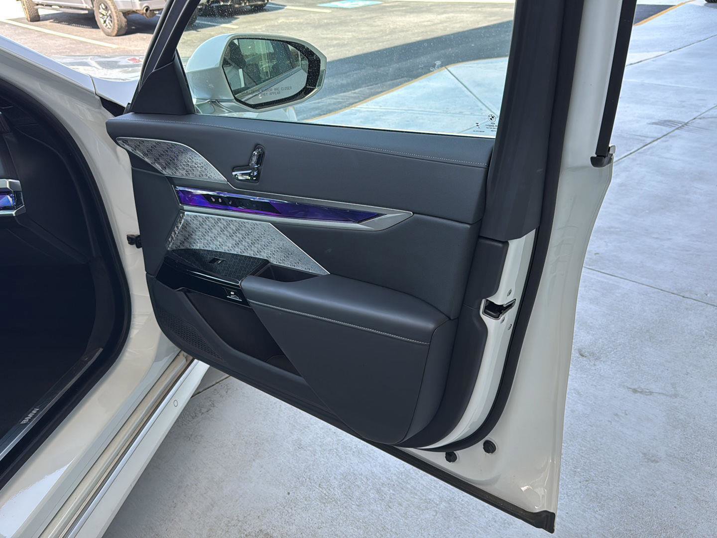 Used 2024 BMW i7 xDrive60 w/ Executive Package image 12