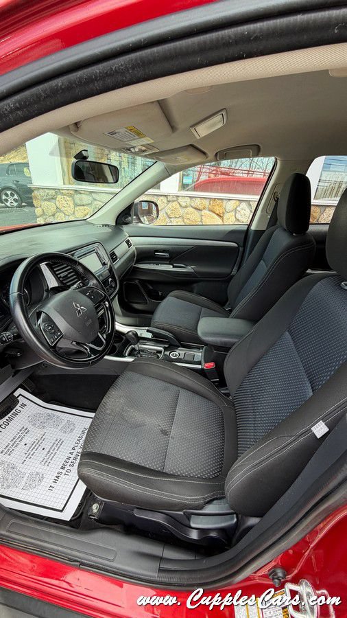 Used 2017 Mitsubishi Outlander ES AWD/4WD image 38
