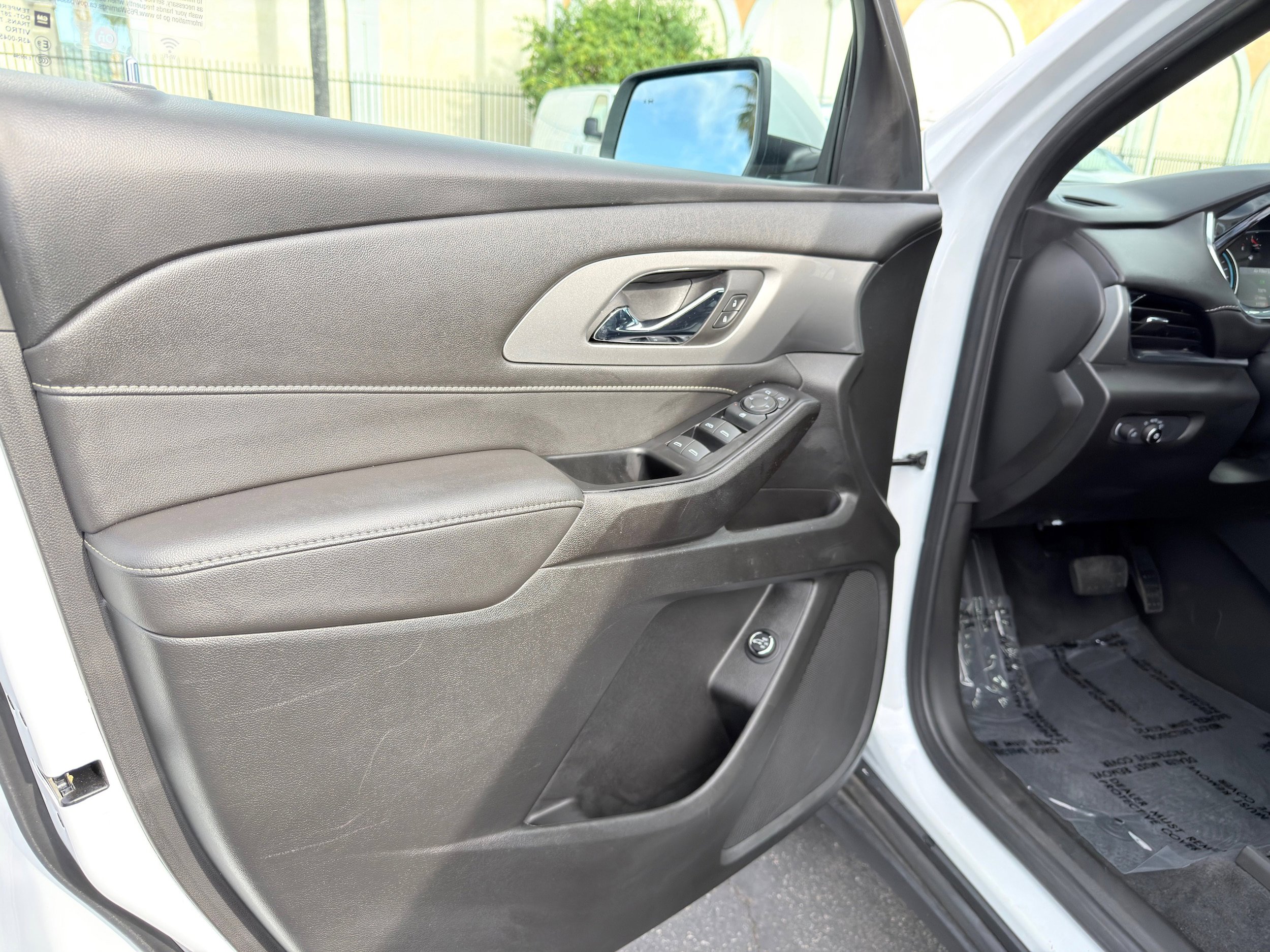 Used 2023 Chevrolet Traverse LT FWD image 21