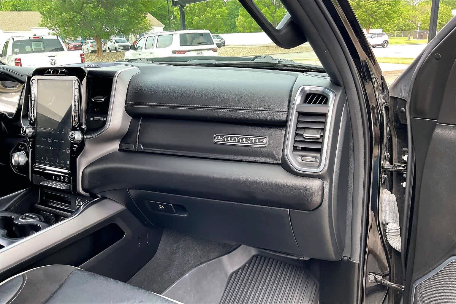 Used 2024 RAM 1500 Laramie AWD/4WD image 18