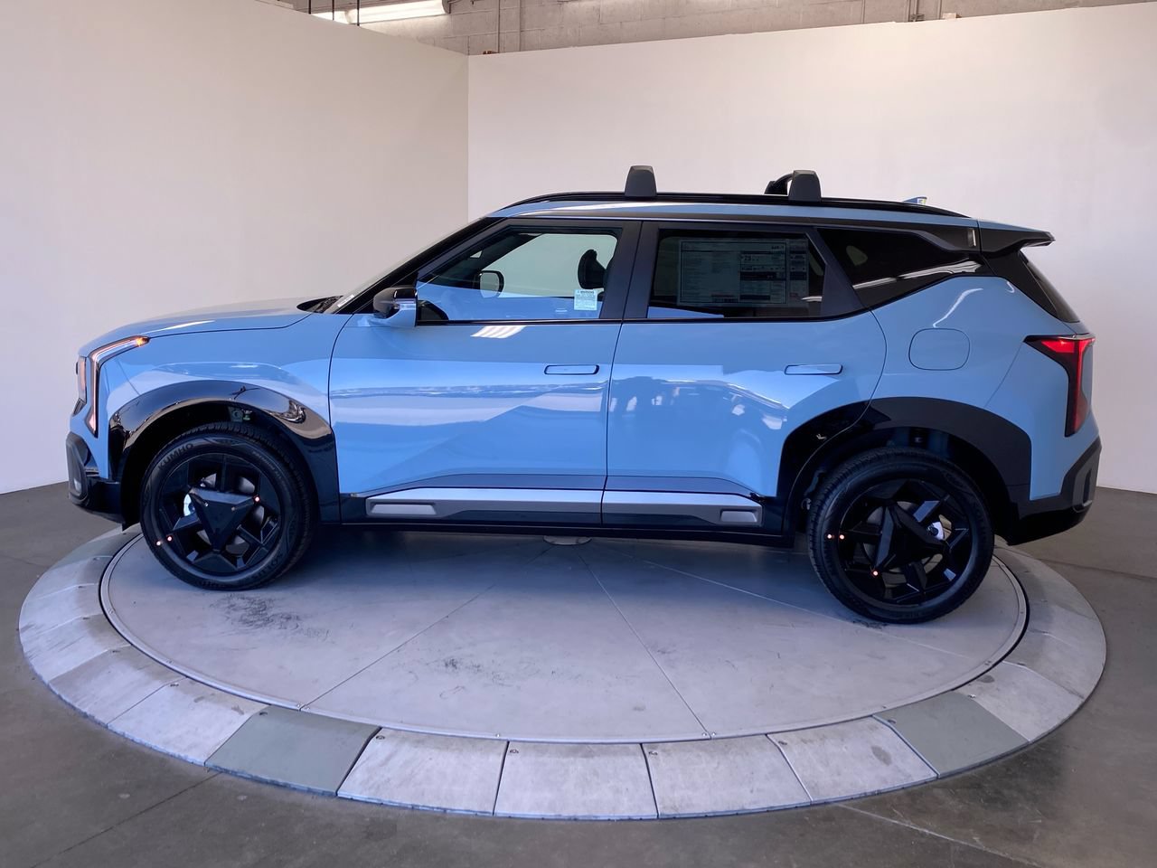 New 2027 Kia Seltos X-Line S w/ X-Line S Premium Package AWD/4WD image 2